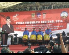 Pekan Informasi Nasional 2014 Dibuka di Padang