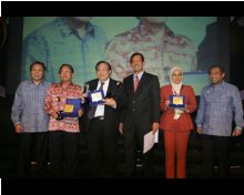 UNIKOM Ranking 6 Top 100 Telkom Smart Campus Award 2011